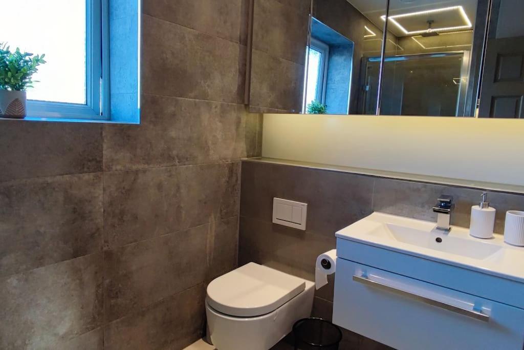 Comfortable 1 Bed Flat With Air Con Borehamwood Exterior foto